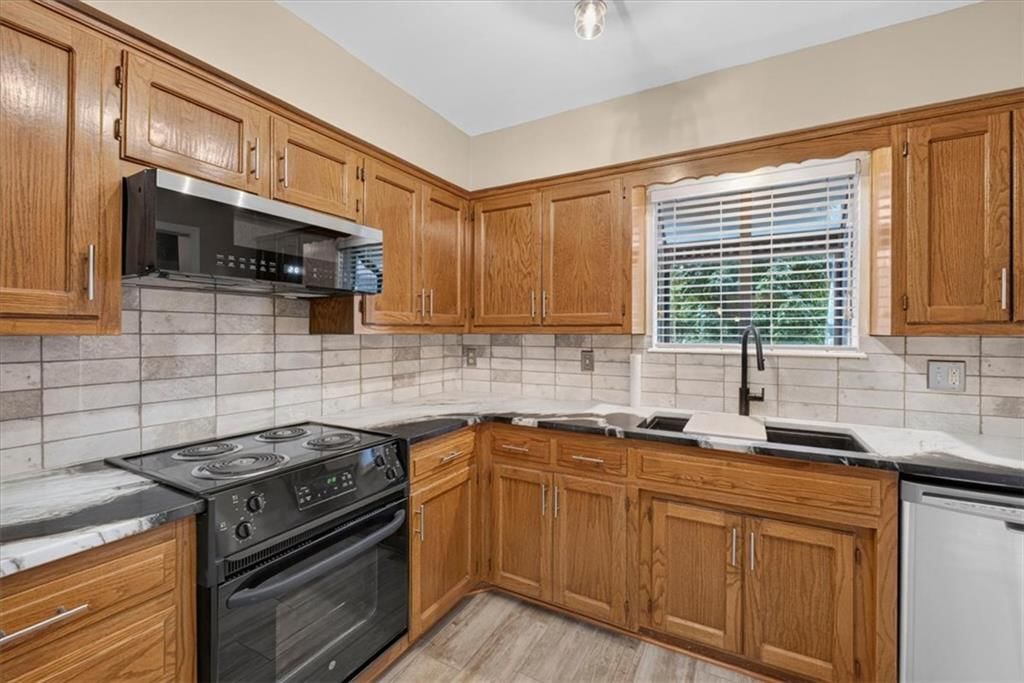 253 NE Edgewater Drive — photo 12