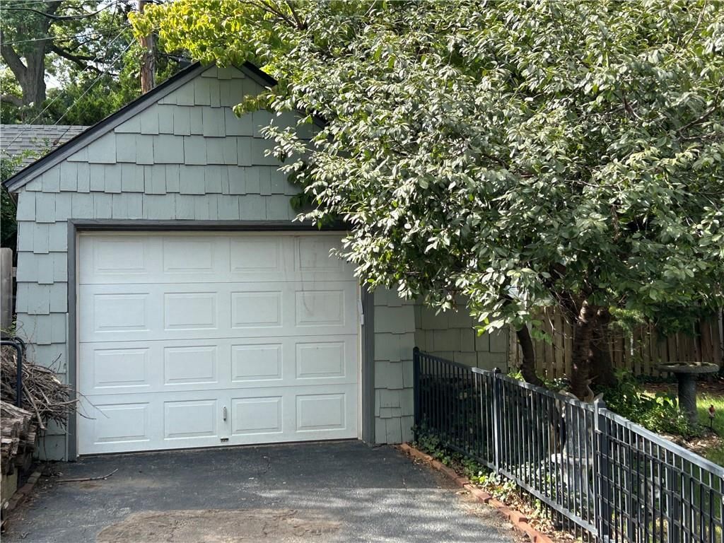 6848 Locust Street — photo 24