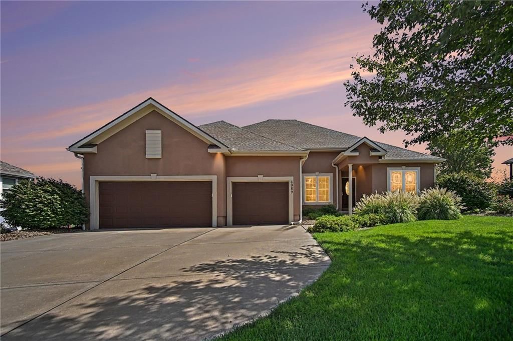 6989 141st Street, Basehor, KS: listing photo 2