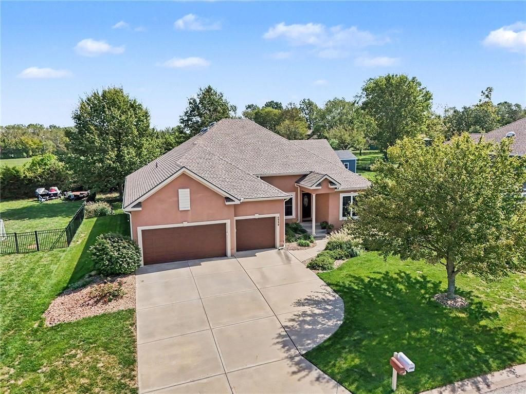 6989 141st Street, Basehor, KS: listing photo 3