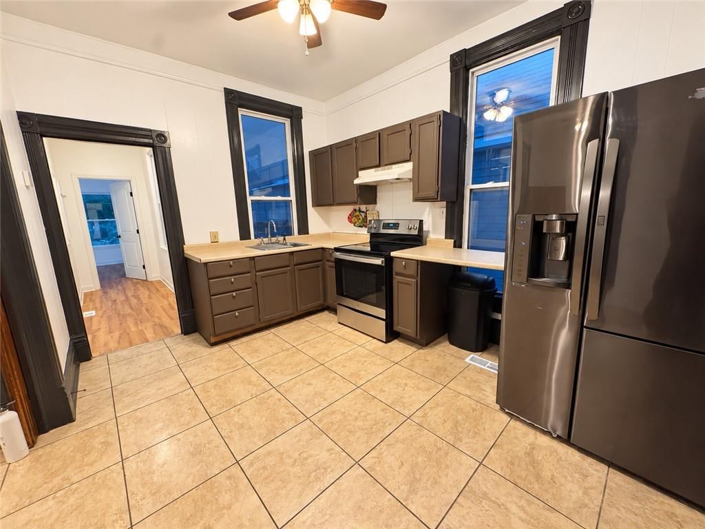 813 Columbia Avenue, Leavenworth, KS: listing photo 3