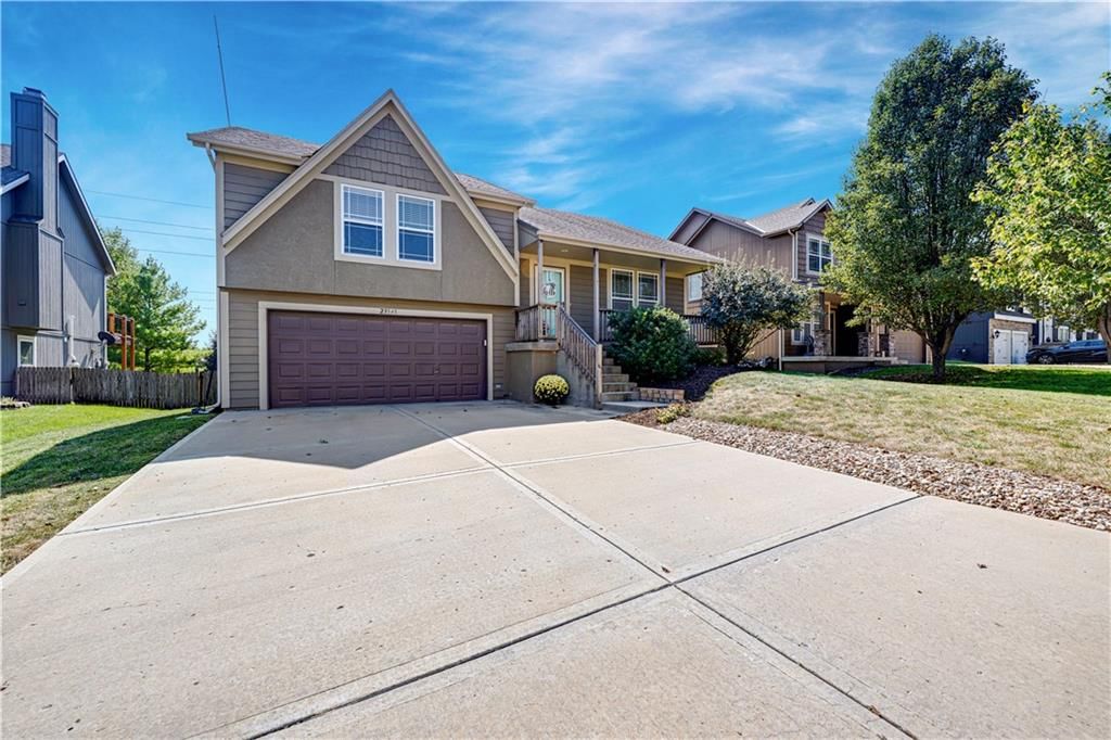 23545 W 126TH Terrace, Olathe, KS: listing photo 2