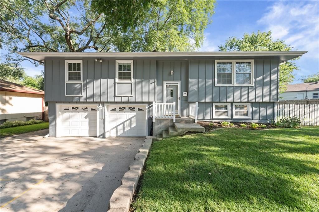 11618 W 69th Street, Shawnee, KS: listing photo 2