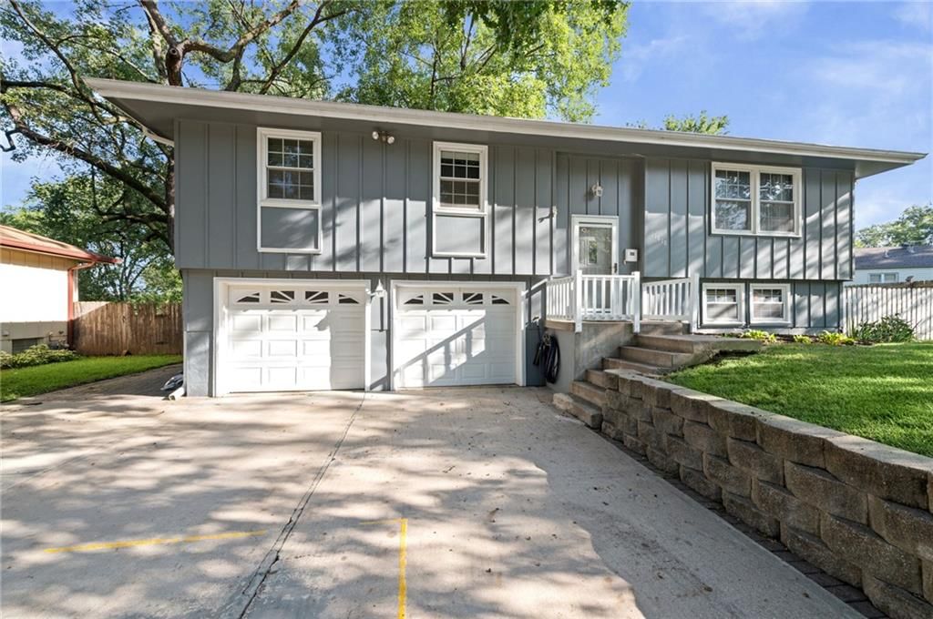 11618 W 69th Street, Shawnee, KS: listing photo 3