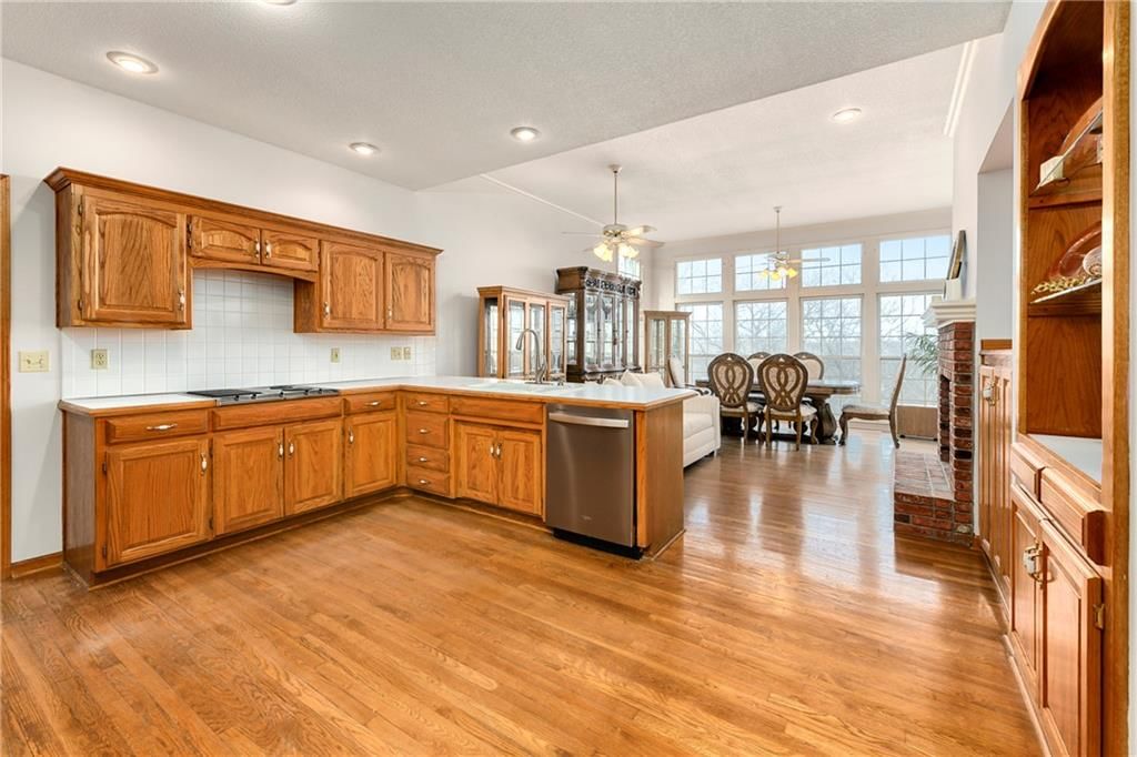 1028 NE Moss Point Road — photo 10