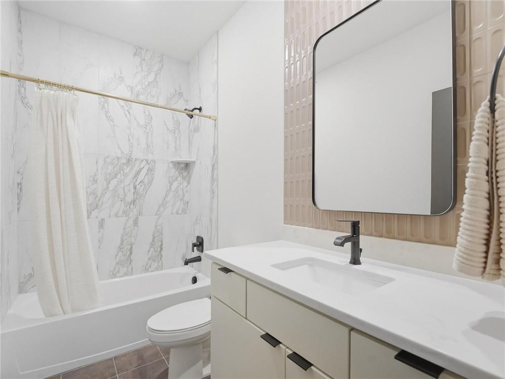 9001 N Clarion Avenue — photo 39