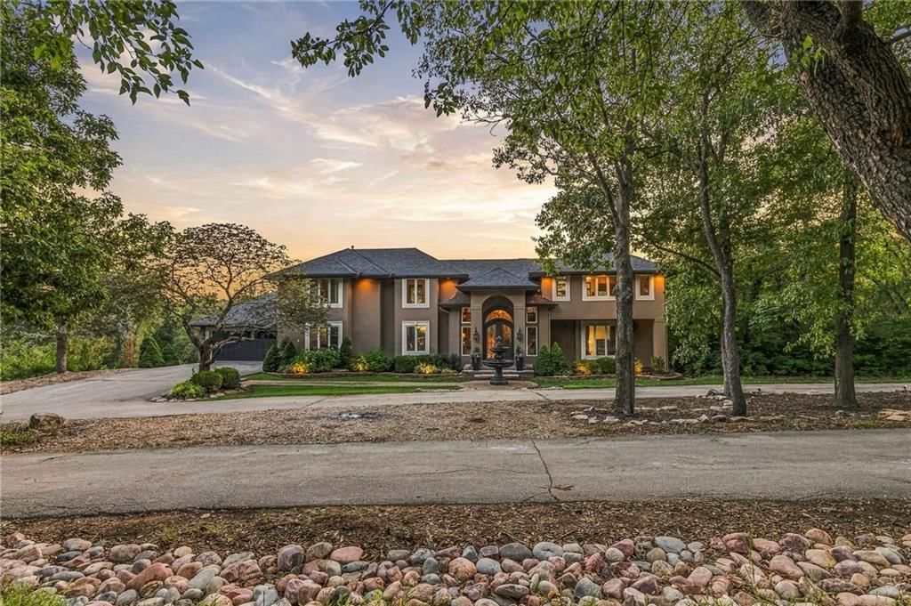 Photo 4 of 80 - 21425 W 83rd Street, Lenexa, KS 66220
