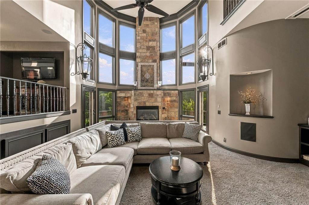 Photo 9 of 80 - 21425 W 83rd Street, Lenexa, KS 66220