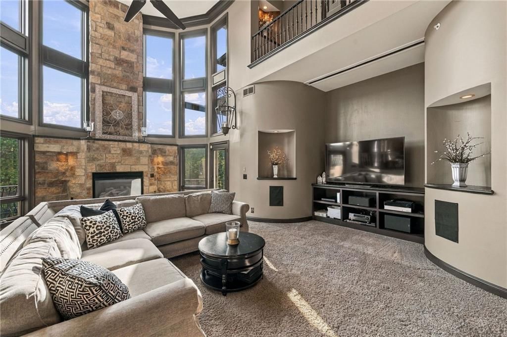 Photo 8 of 80 - 21425 W 83rd Street, Lenexa, KS 66220