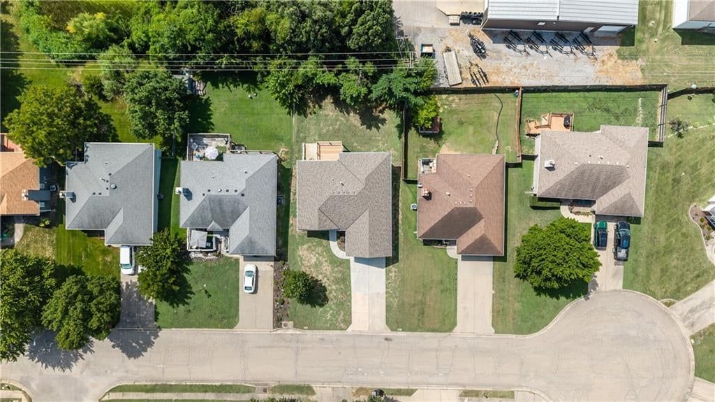 908 Coventry Court — photo 10