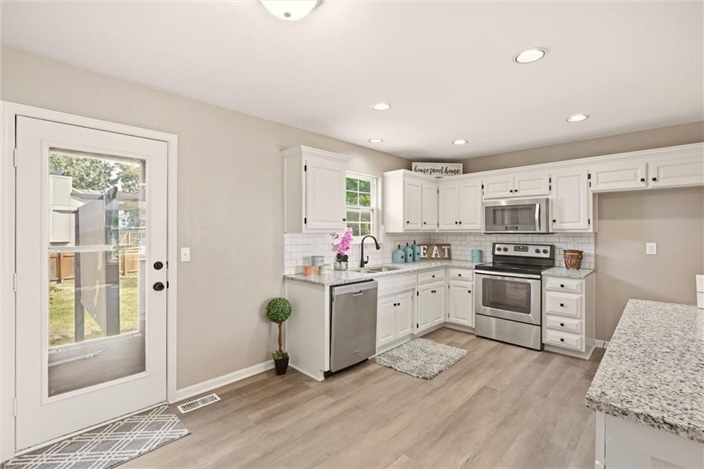 2208 SE 6th Street — photo 6
