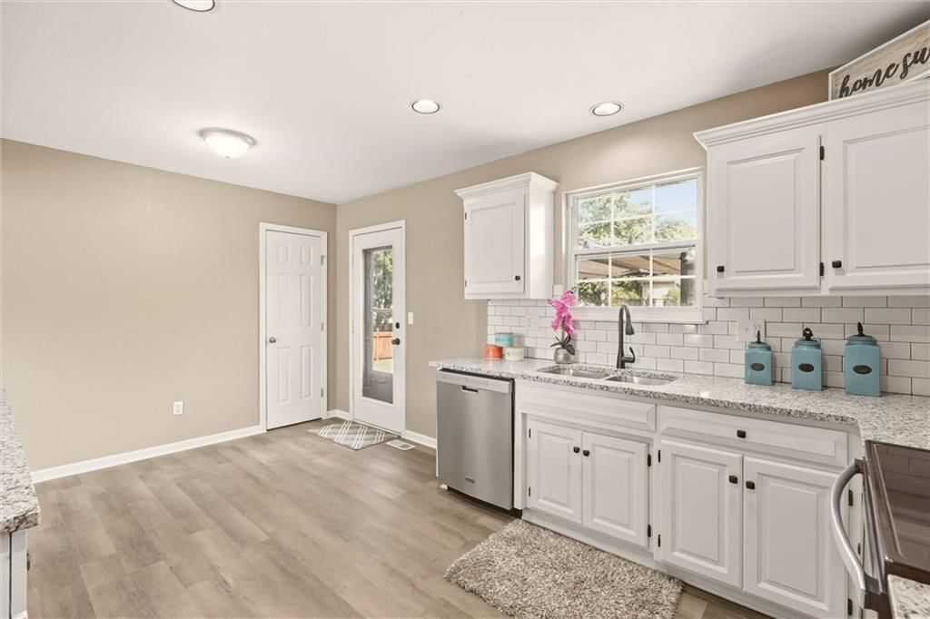 2208 SE 6th Street — photo 8
