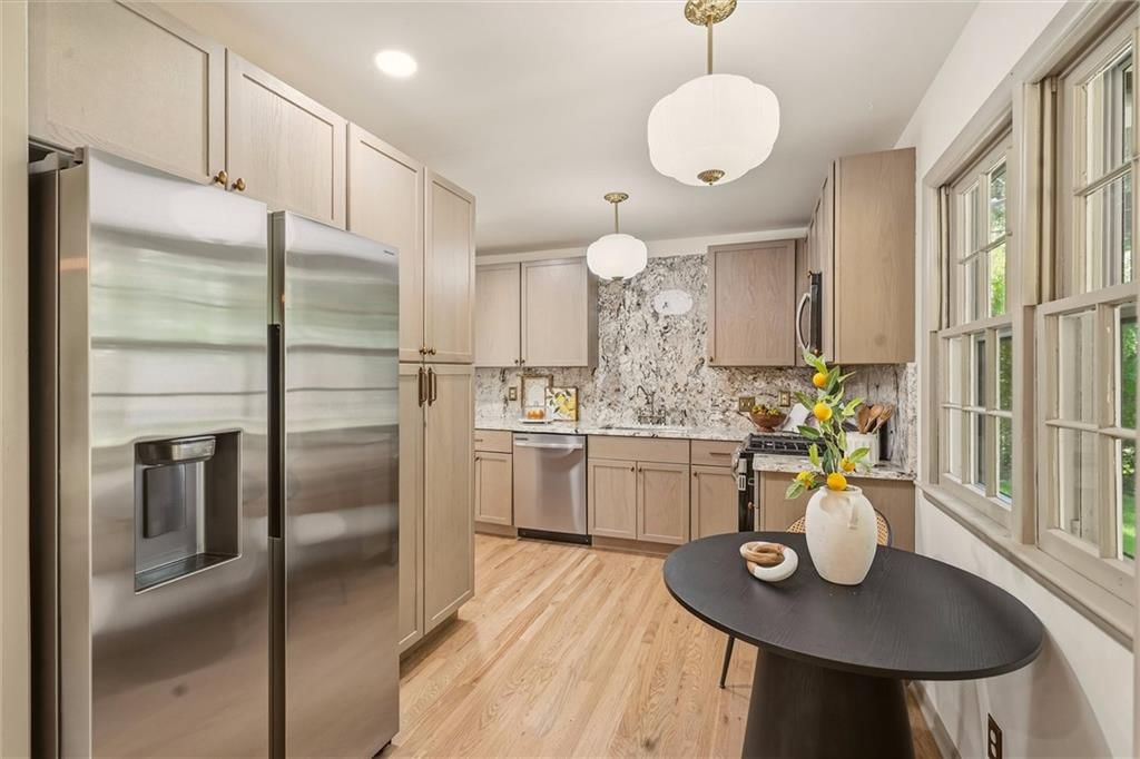 9708 England Drive — photo 10
