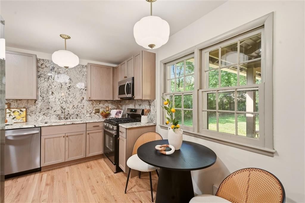 9708 England Drive — photo 11