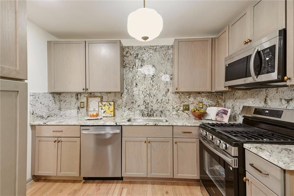 9708 England Drive — photo 14