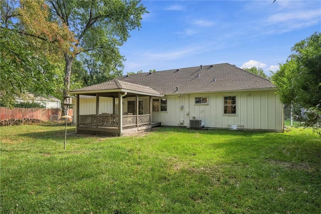 9708 England Drive — photo 37