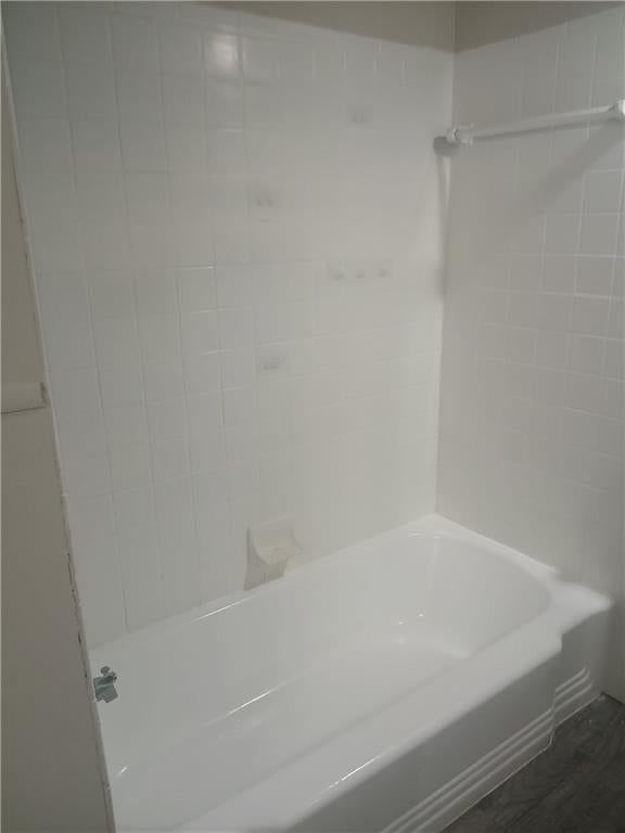 Photo 14 of 21 - 5323 Edgewood Circle, Houston Lake, MO 64151