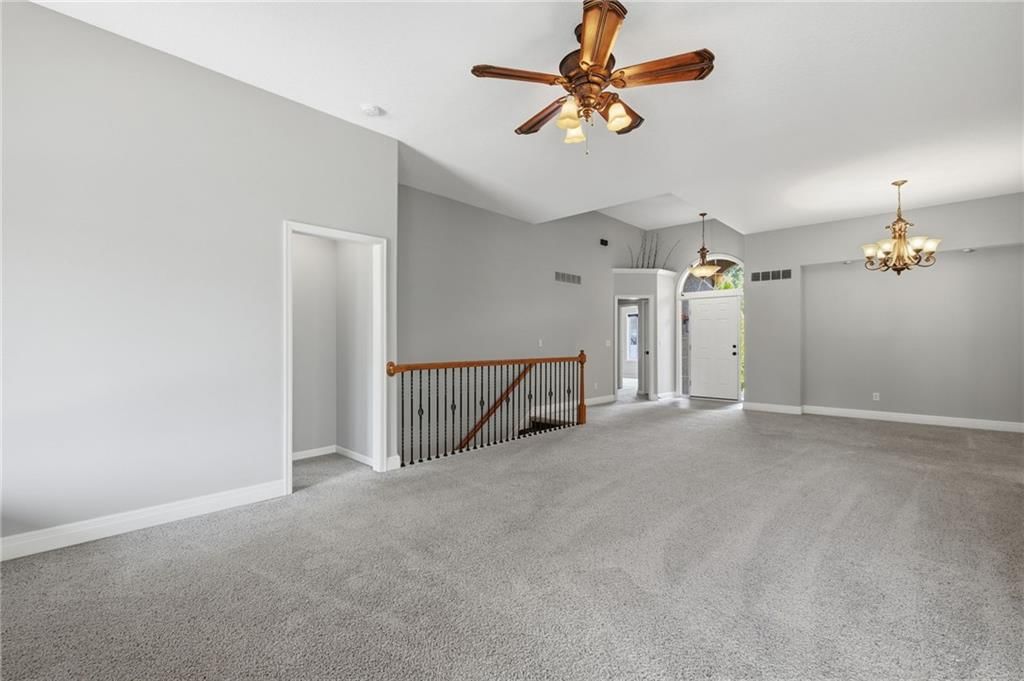 2135 NE Sparta Drive — photo 8