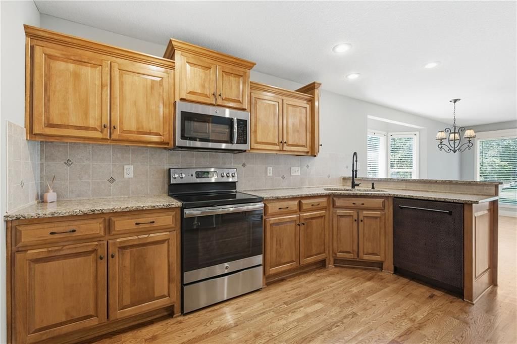 2135 NE Sparta Drive — photo 11
