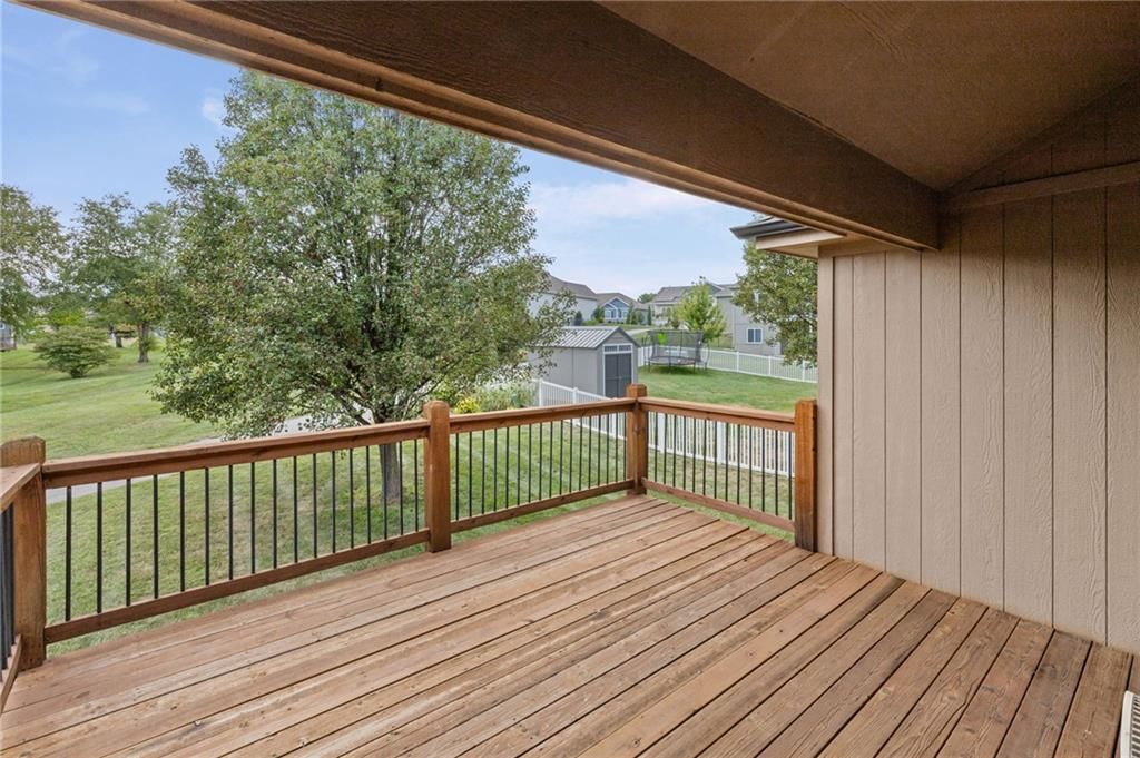 2135 NE Sparta Drive — photo 21