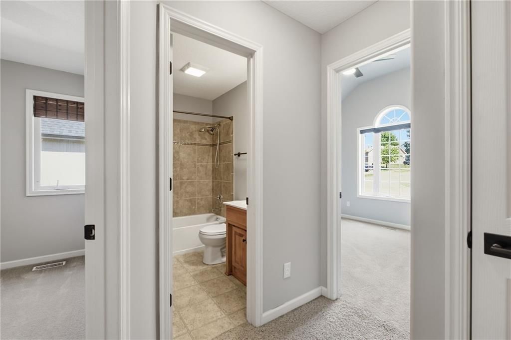 2135 NE Sparta Drive — photo 24