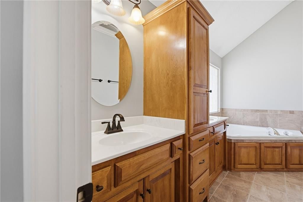 2135 NE Sparta Drive — photo 33
