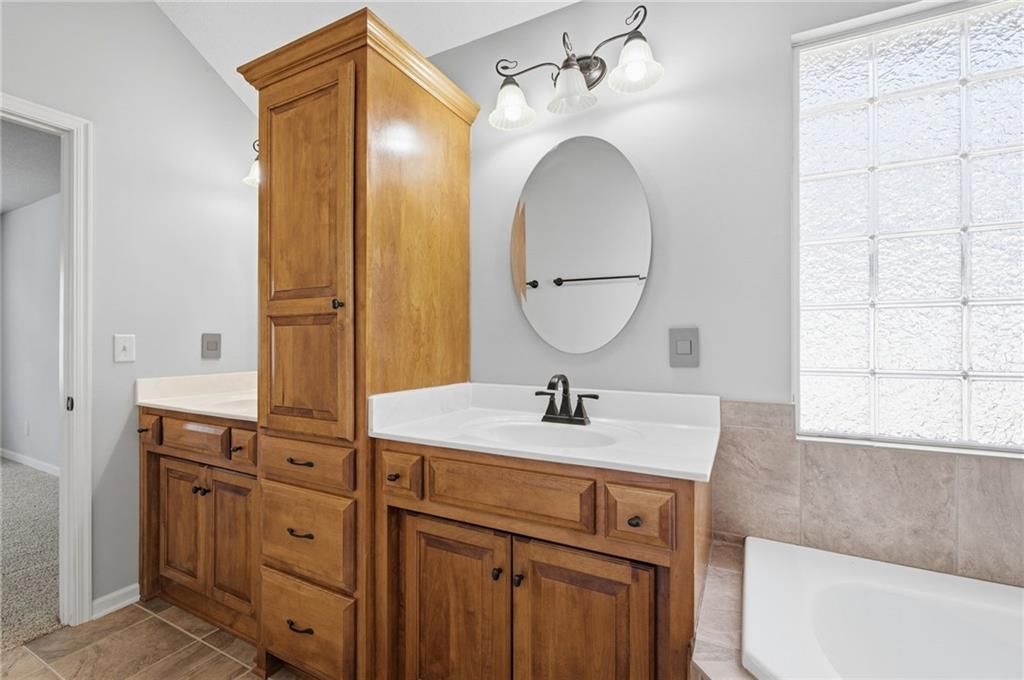 2135 NE Sparta Drive — photo 34