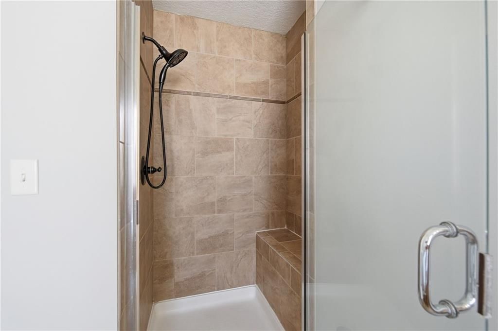 2135 NE Sparta Drive — photo 36