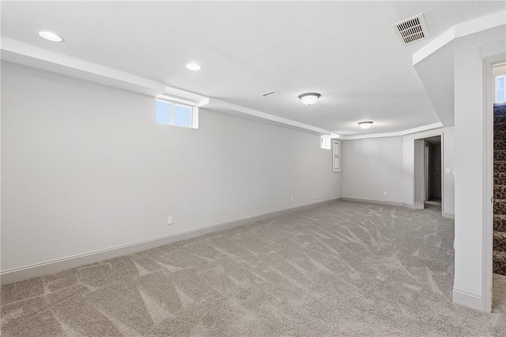 2135 NE Sparta Drive — photo 37