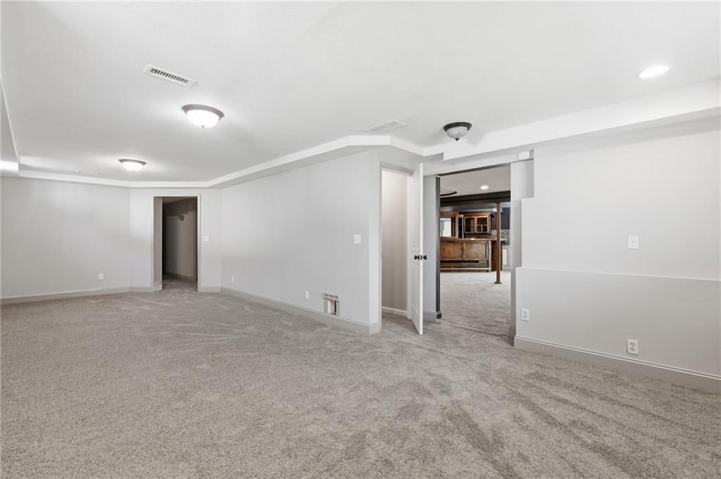 2135 NE Sparta Drive — photo 38