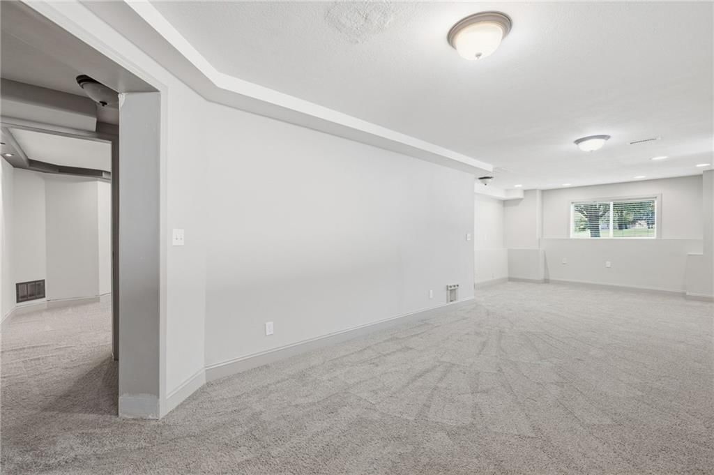 2135 NE Sparta Drive — photo 39