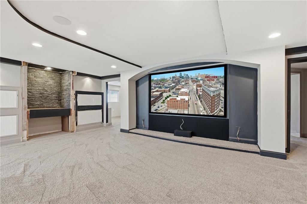 2135 NE Sparta Drive — photo 43