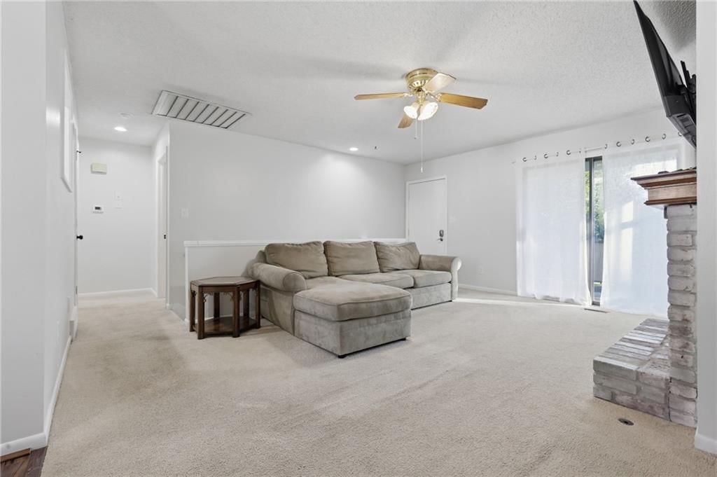 10806 Westgate Road, Overland Park, KS: listing photo 3