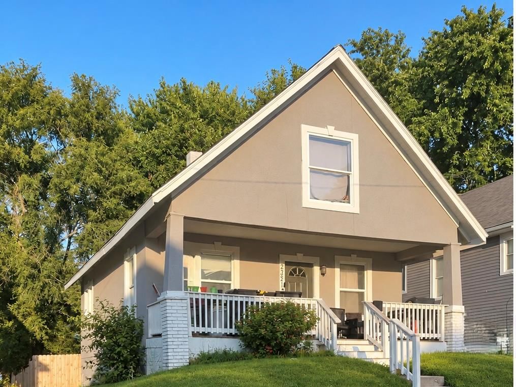 2321 Lister Avenue — photo 2