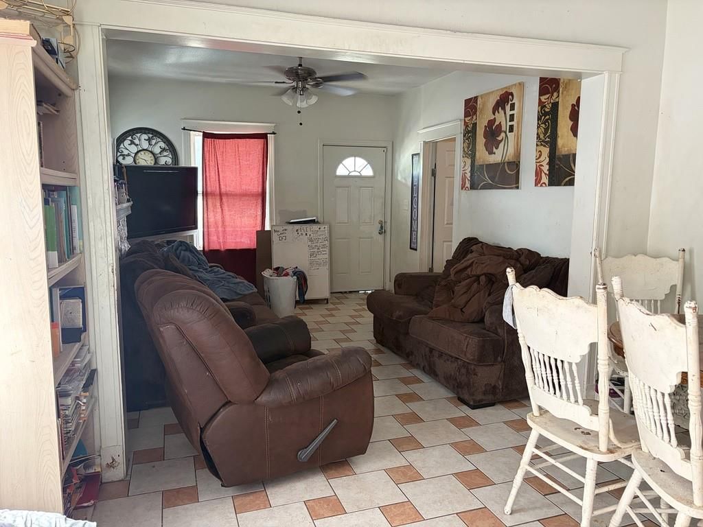 2321 Lister Avenue — photo 3