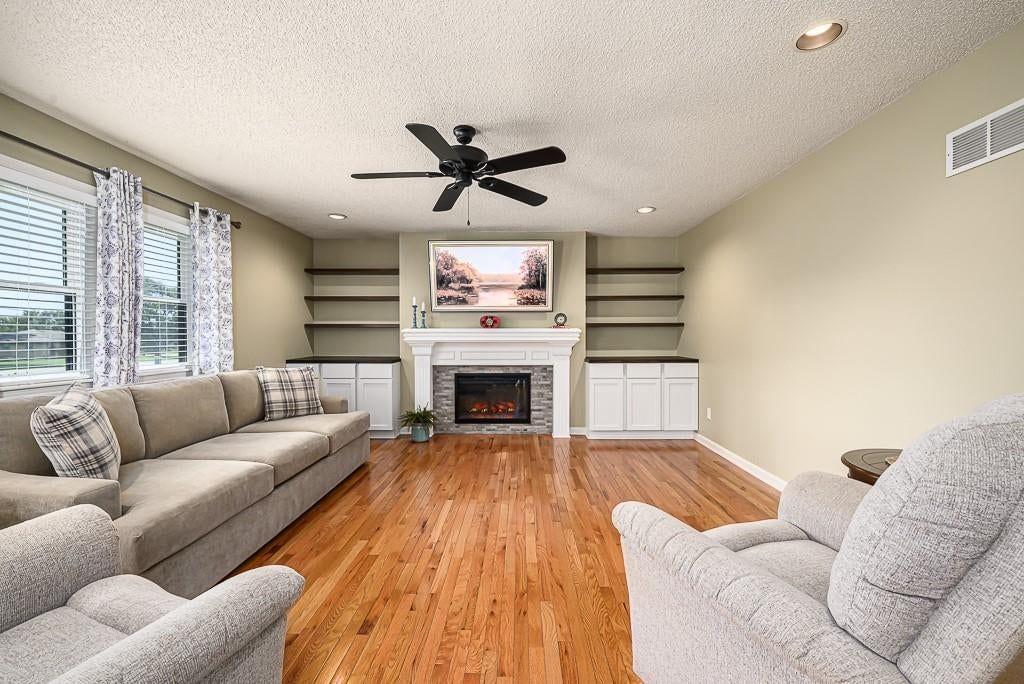 22400 W 73rd Terrace — photo 4