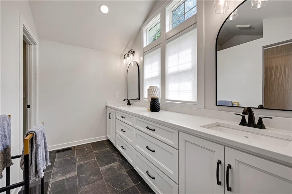 12730 Overbrook Road — photo 32