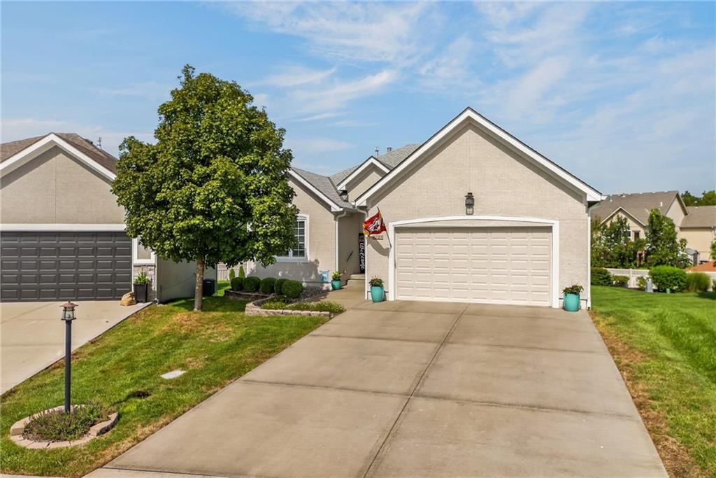 3328 SW Jessie Lane, Lee's Summit, MO: listing photo 3
