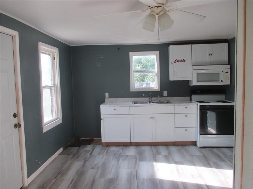 Photo 9 of 20 - 612 E Gordon Street, Marshall, MO 65340