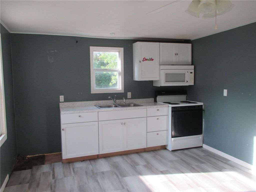 Photo 10 of 20 - 612 E Gordon Street, Marshall, MO 65340