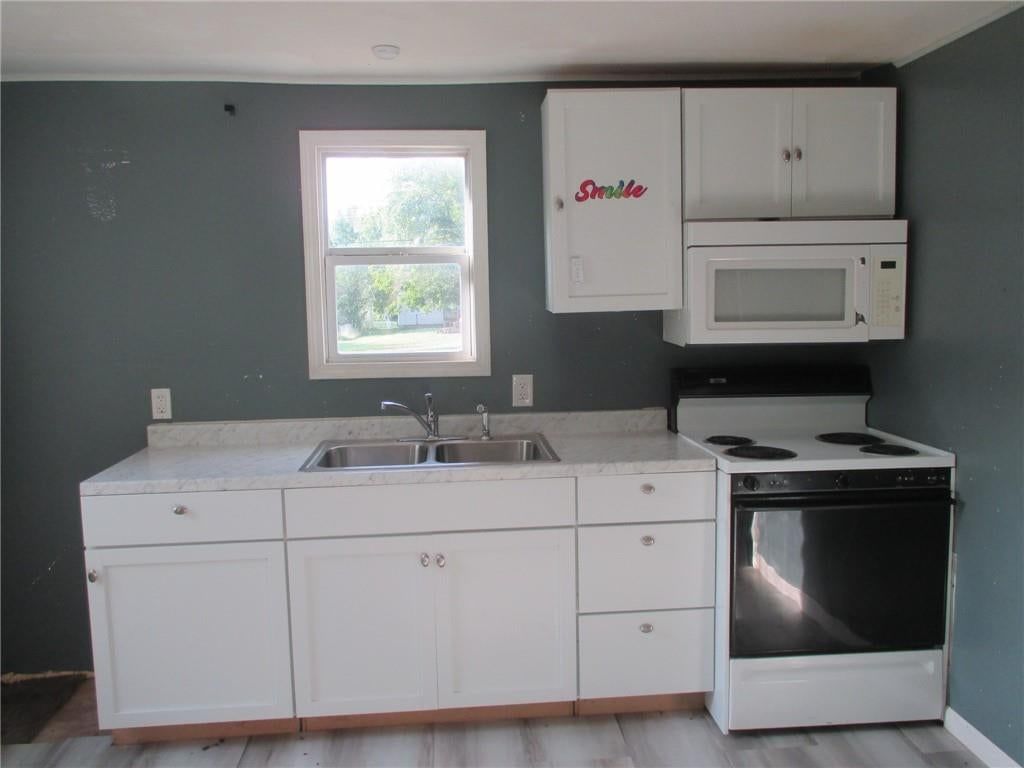 Photo 12 of 20 - 612 E Gordon Street, Marshall, MO 65340