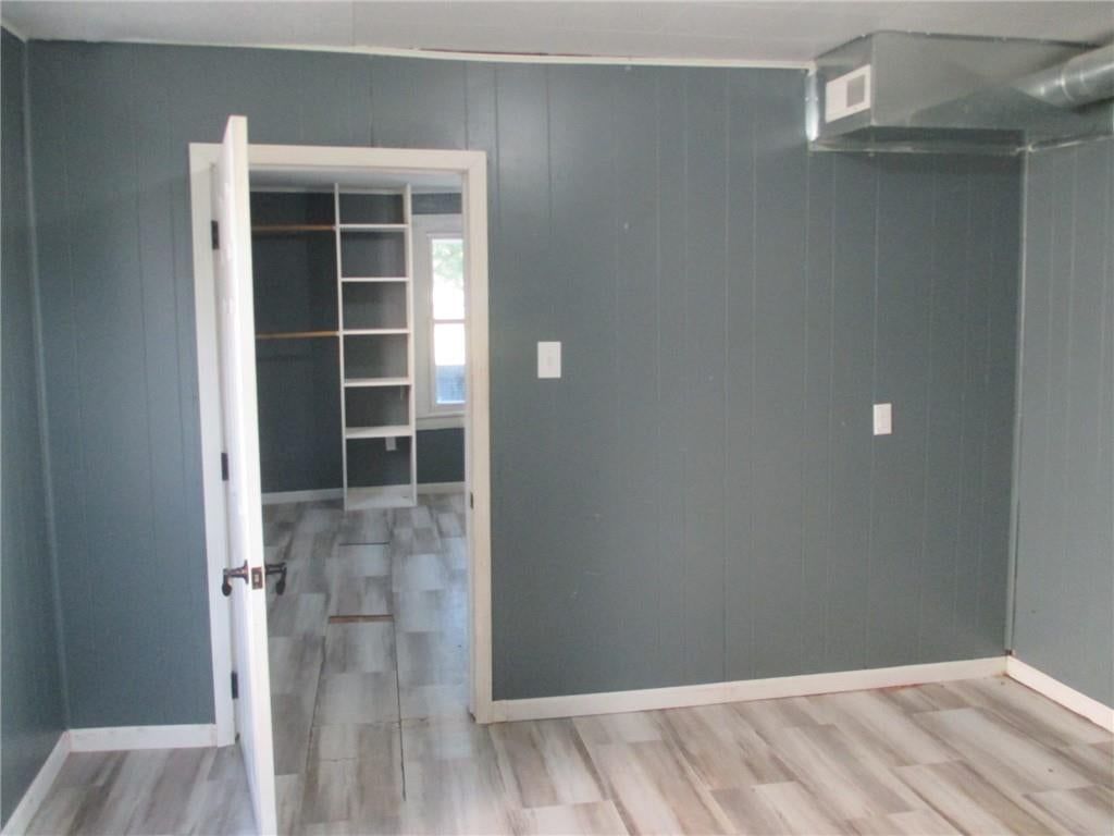 Photo 16 of 20 - 612 E Gordon Street, Marshall, MO 65340
