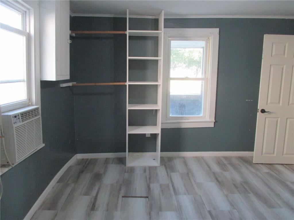 Photo 17 of 20 - 612 E Gordon Street, Marshall, MO 65340