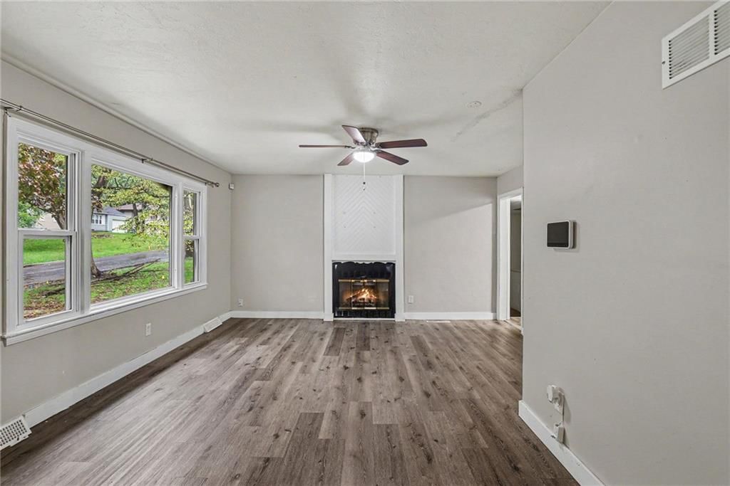8605 Spring Valley Road, Raytown, MO