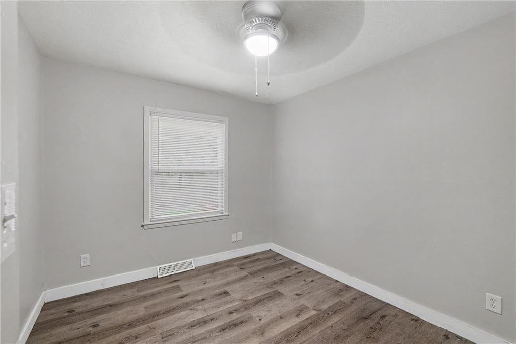 Photo 8 of 21 - 8605 Spring Valley Road, Raytown, MO 64138