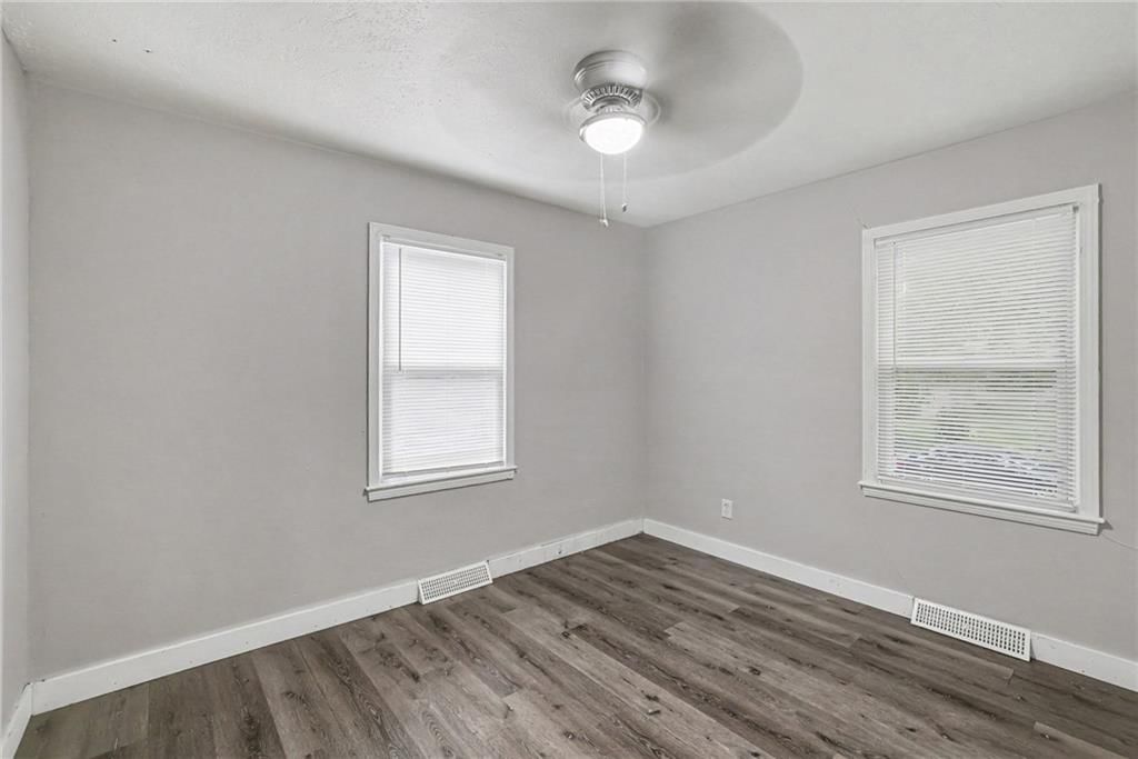 Photo 11 of 21 - 8605 Spring Valley Road, Raytown, MO 64138