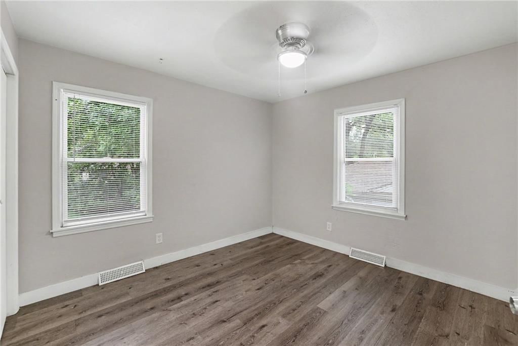 Photo 13 of 21 - 8605 Spring Valley Road, Raytown, MO 64138