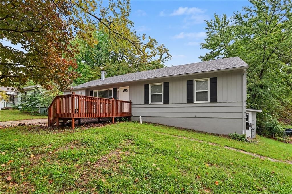 Photo 16 of 21 - 8605 Spring Valley Road, Raytown, MO 64138