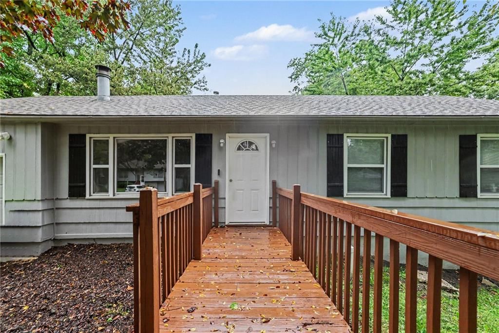 Photo 17 of 21 - 8605 Spring Valley Road, Raytown, MO 64138