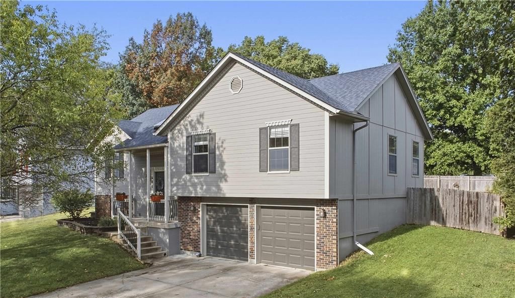 608 SE Pendleton Drive, Lee's Summit, MO